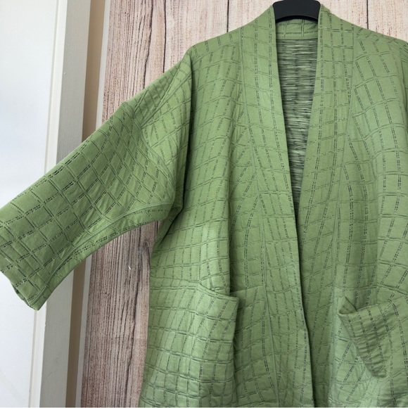 Nike Womens Yoga Therma Fit Jacquard Reversible Oversized
Kimono Top Large - Picture 2 of 16